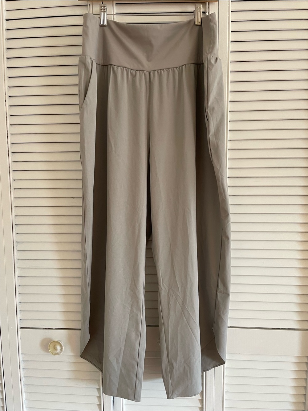 HALARA Wide-Leg Flow Pants in Light Gray